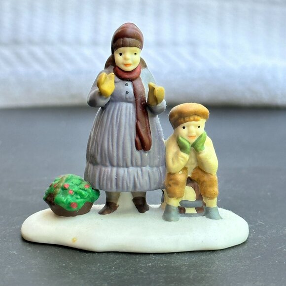 Dept 56 The Old Puppeteer - Woman and Child - Loose Figurine, Dickens 1992 - Picture 3 of 6
